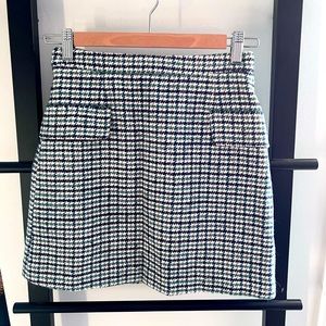 NWOT Wool Patterned Skirt - Urban Revivo (Size 4)